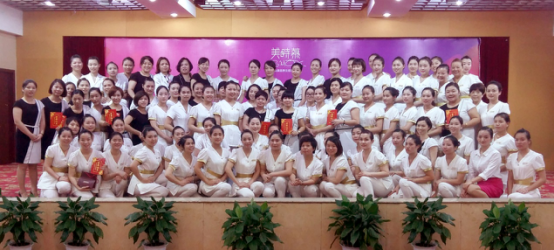 長沙千人同臺PK美容技能 齊祝職教老師節(jié)日快樂